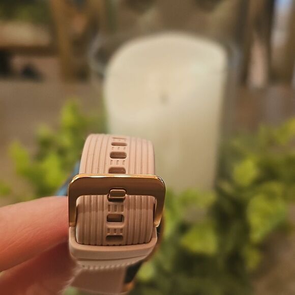 Rose Gold Samsung Smartwatch with Charging Dock - Picture 5 of 12